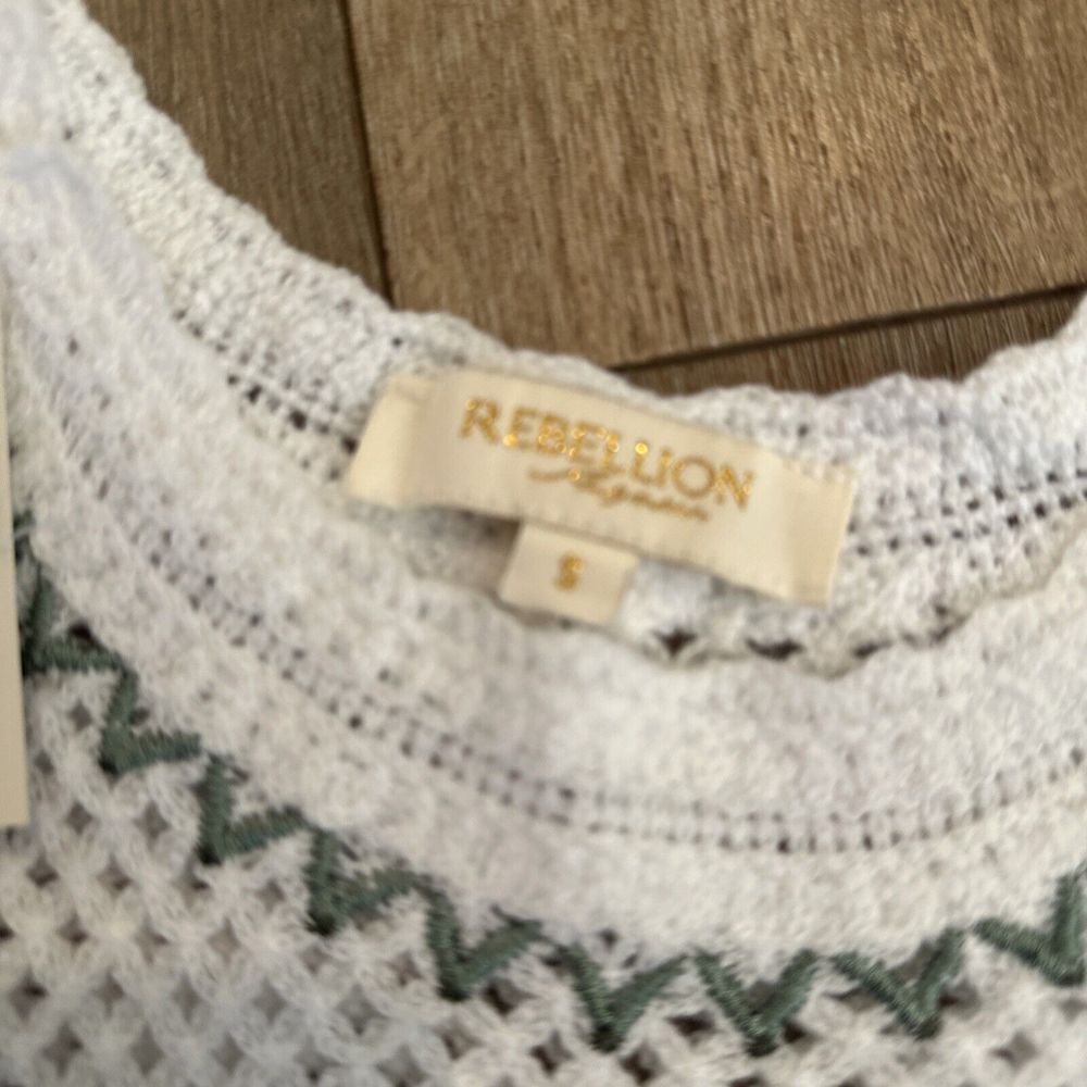 Rebellion‎ Junior's Open Knit Floral White Crop Tank Top Size Small NEW - Picture 3 of 8